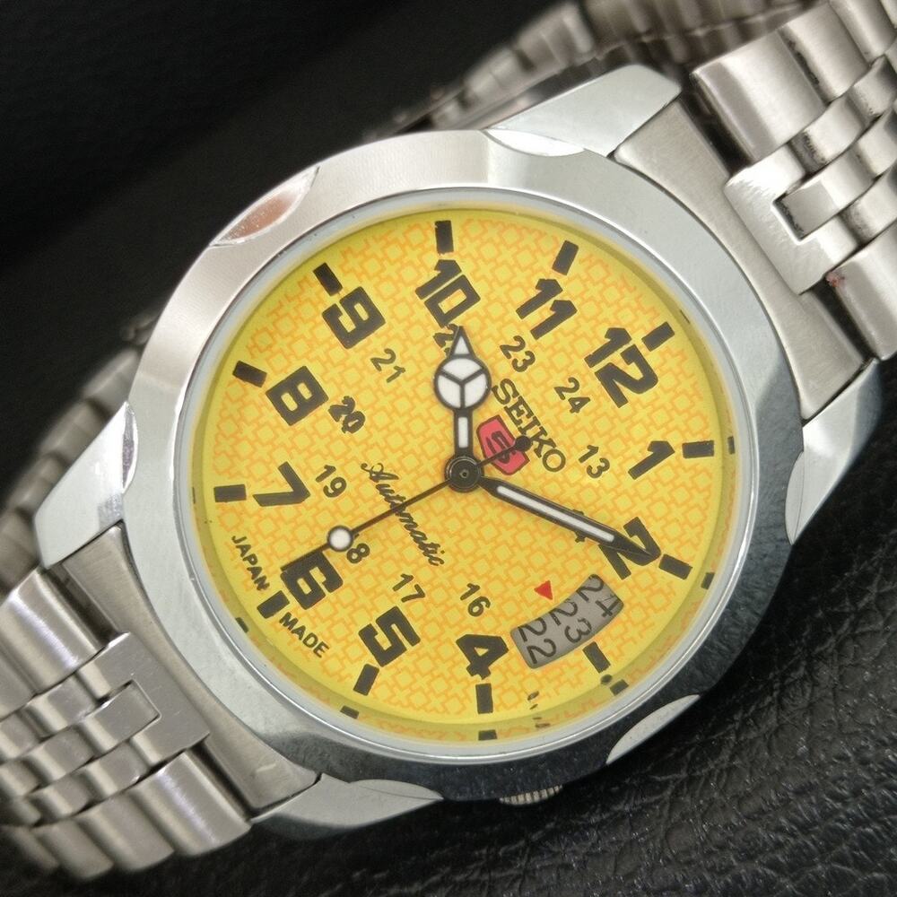 Vintage 1976 Seiko Automatic Mens Silver Watch W/daydate & Yellow accents